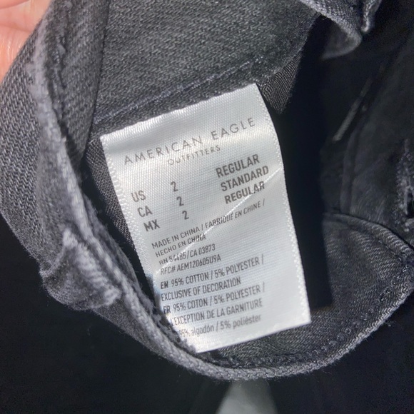 American Eagle Ripped Mom Jeans - Picture 3 of 5